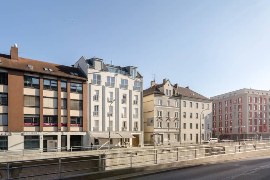 Moderne und vollständig renovierte 3-Zimmerwohnung mit einzigartigem Blick ins Stadion - Bild