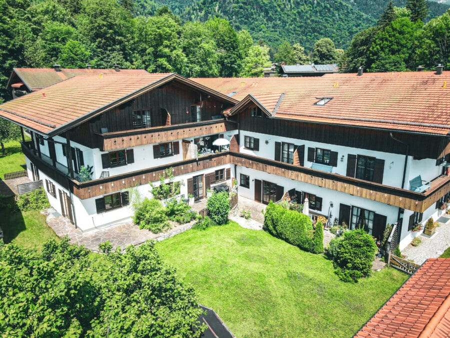 Einzigartige und lichtdurchflutete Wohnung mit 27m langen Rundumblick Balkon - Hausansicht