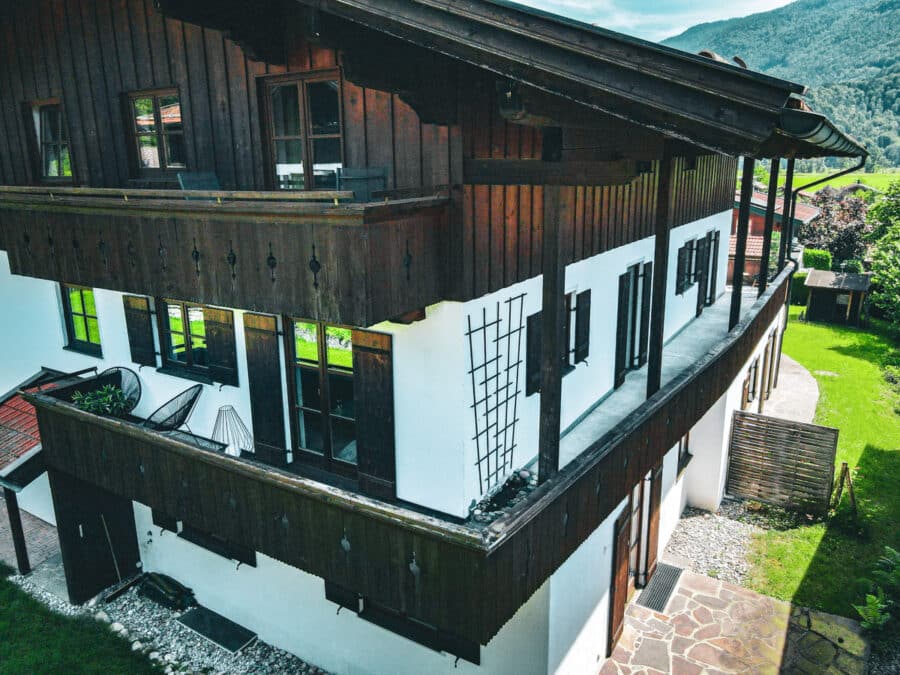 Einzigartige und lichtdurchflutete Wohnung mit 27m langen Rundumblick Balkon - Bergblick von allen Seiten