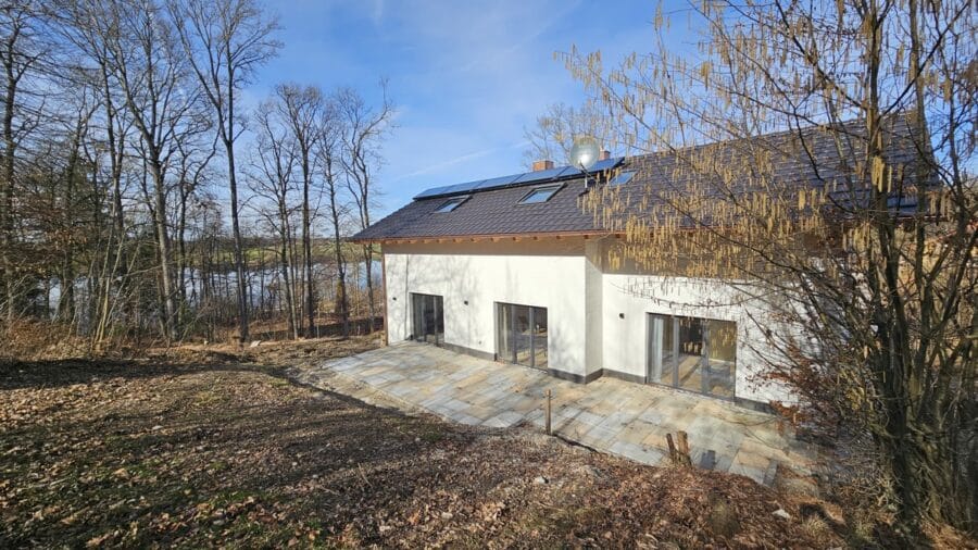 Seeblick! Einzigartiges Einfamilienhaus mit Einliegerwohnung - Terrasse