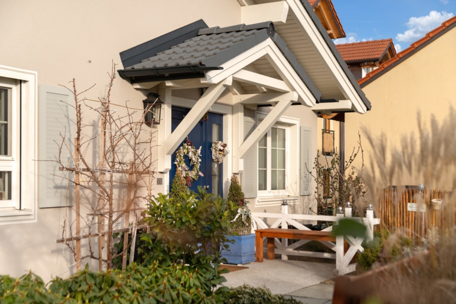 Das Entrée zu Ihrem Zuhause - Direkt verliebt! Neuwertiger & stilvoller Bungalow mit Sundowner Blick aus der ersten Reihe