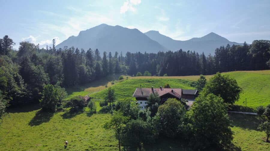 Unverbaubare Weitsicht und Bergblick, Baugrundstück für ein Mehr- oder Einfamilienhaus - Bergidylle