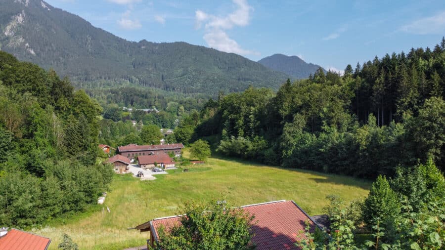 Unverbaubare Weitsicht und Bergblick, Baugrundstück für ein Mehr- oder Einfamilienhaus - Bergblick, Wälder und Wiesen