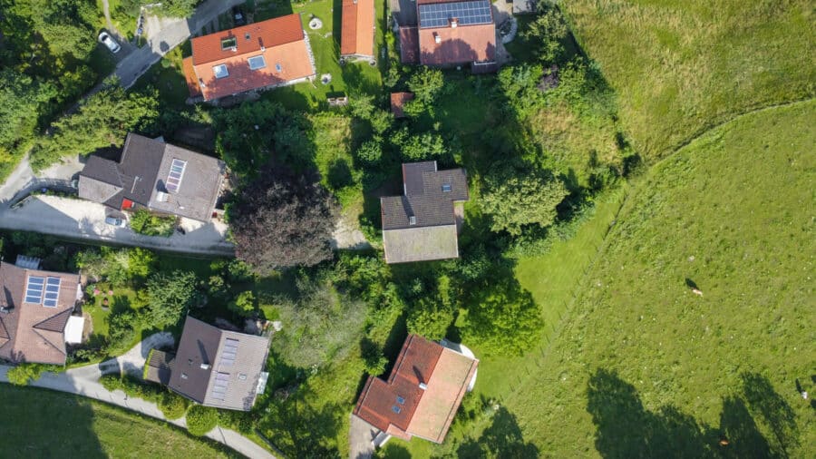 Unverbaubare Weitsicht und Bergblick, Baugrundstück für ein Mehr- oder Einfamilienhaus - Grundstück mit Altbestand