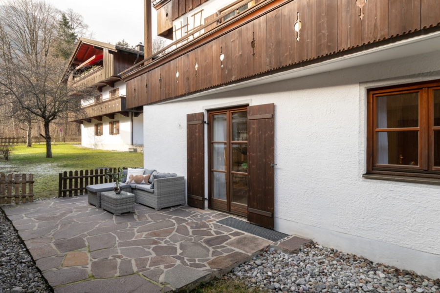 Süd-West Terrasse - Charmante 2-Zimmer-Wohnung mit großer Terrasse in idyllischer Lage von Schleching-Ettenhausen