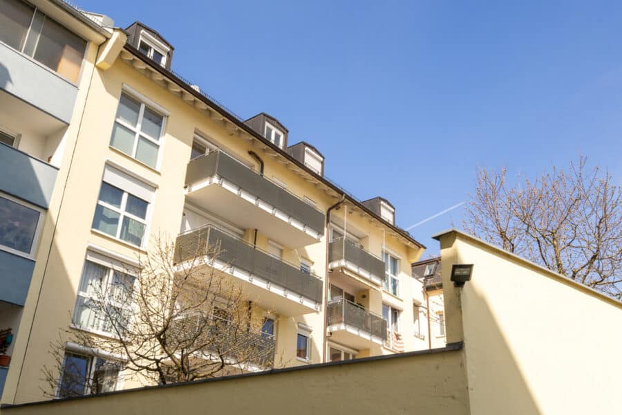 Ihr 2-Zimmer Wohn(t)raum mitten in München mit großem und ruhigem Balkon - Ihr Balkon im 4 OG