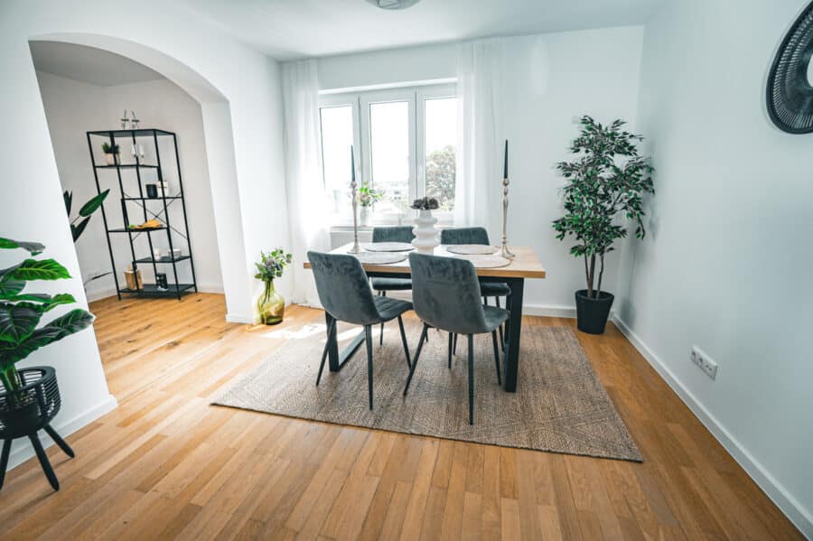 Sanierte Traumwohnung mit atemberaubenden Bergblick im wunderschönen Murnau - schöner Essbereich