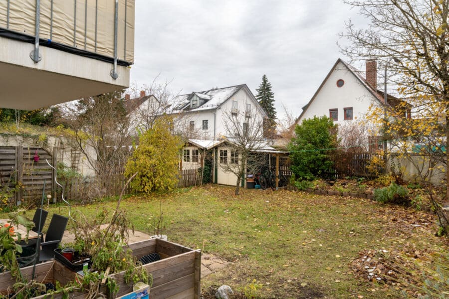 Traumhafte Terrassenwohnung mit 190m² Garten im Herzen von München - Blick in den Garten